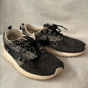 Nike Christmas Sweater Roshe Runs